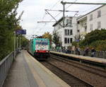 Die Cobra 2819 und die Cobra 2837  kommen  aus Richtung Aachen-West  mit einem langen  Kohlenzug aus Antwerpen-Zandvliet(B) nach Dillingen(an der Saar) und fuhren durch Aachen-Schanz in Richtung Aachen-Hbf,Aachen-Rothe-Erde,Stolberg-Hbf(Rheinland)Eschweiler-Hbf,Langerwehe,Düren,Merzenich,Buir,Horrem,Kerpen-Köln-Ehrenfeld,Köln-West,Köln-Süd. 
Aufgenommen vom Bahnsteig von Aachen-Schanz.
Bei Sonne und Wolken am Nachmittag vom 15.9.2018.