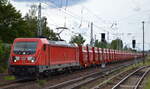 DB Cargo AG [D] mit  187 141  [NVR-Nummer: 91 80 6187 141-7 D-DB] und einem Güterzug mit fast ausschließlich neuen Containertragwagen mit den neune roten ArcelorMittal innofreight