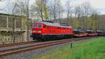 Am 25.4.23 fuhr 232 254 von DB Cargo mit einem Militärzug von Marienberg nach Chemnitz durch das Flöhatal, hier bei der Einfahrt in den Kreuzungsbahnhof nach dem Haltepunkt Grünhainichen-Borstendorf.