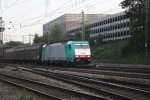 Die Cobra 2808 kommt mit einem Papierzug aus Kln-Gremberg nach Zeebrugge(B) und fhrt in Aachen-West ein bei Abendsonne.