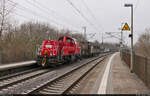 Mit einer Übergabe, bestehend aus einem Kessel- und einem Schiebewandwagen, rollt 261 060-8 (Voith Gravita 10 BB) durch den Hp Magdeburg Herrenkrug auf Gleis 1 Richtung Biederitz.

🧰 DB Cargo
🕓 17.3.2022 | 11:35 Uhr