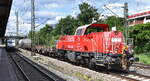 DB Cargo AG, Mainz mit ihrer  261 021-0 (NVR:  92 80 1261 021-0 D-DB ) und einigen gemischten Güterwagen am 27.05.24 Höhe Bahnhof Hamburg-Harburg.