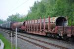 Flachwagen der DB mit Rungen und Stahlrohr am 28.5.2010 auf dem Weg nach Aachen, bei Herzogenrath