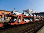 Laes 2580(D-ATG)4293571-2 rollt mit einer Ladung fabrikneuer VW-PKW´s von sterreich kommend durch Passau-Hbf.; 130316