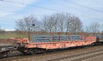 Drehgestell-Flachwagen von DB Cargo mit Stahl-Brammen beladen mit der Nr.