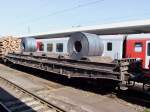 Sahmms-t (31804871330-5)mit 2Stahlcoils beladen, bei der Durchfahrt Passau-Hbf;100710