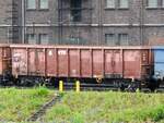 Eanos 37 80(D-AAEC)5377 676-1 rollt langsam in einem Zugverband im Bereich des 
NIAG Rheinhafen-Orsoy; 240614