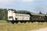 Der historische Bierwagen der Brauerei Rothaus (DB 546 062 [P]) fährt seit einigen Jahren im Museumszug auf der Dreiseenbahn mit, hier am 05.08.2018 bei Altglashütten.   