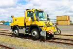 Mercedes Benz Unimog U423 ZAGRO Zweiwege am 10.07.22 beim Hafenfest im Bayernhafen