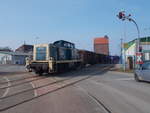290 189 zog die entladenen Wagen,am 24.März 2018,aus dem Stralsunder Nordhafen.