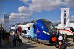 Bei den neuen Doppelstock-Triebzügen für ter Centre (Baureihe Z 55500) handelt es sich um 8-teilige Züge von denen 14 Stück bei Bombardier für die Region bestellt wurden. Für neun weitere Regionen wurden Züge in unterschiedlicher Konfiguration bestellt. Der Zug stand während der InnoTrans 2014 in Berlin auf dem Freigelände (NVR-Nummer 94 87 55 00 517-0 F-SNCF).

Daten Wikipedia (deutsch): http://de.wikipedia.org/wiki/Bombardier_R%C3%A9gio2N
