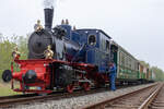 Fotohalt auf offener Strecke des historischen Dampfzuges, Borkumer Kleinbahn (Sicherung durch Personal war gegeben).