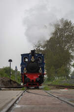 Umsetzen der Dampflok im Borkumer Hafen (Lok hat zurück gesetzt zu diesem Zeitpunkt) Borkumer Kleinbahn. 9.5.23