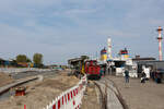 13.5.23: Ganz klar sieht man hier die Bauarbeiten zur Transformation des Bahnhofs Borkum Reede der Borkumer Kleinbahn.