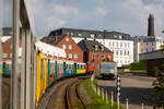 Abfahrt des 1010 Katamaran Zuges vom Borkumer Bahnhof.