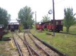 Hier sieht man einmal den Bahnsteig des Museumsbahnhofes der Museumsfeldbahn Leipzig-Lindenau (MFLL). Dieser ist nur mit der Feldbahn erreichbar, die ihre Gste dann von der Haltestelle Schomburgkstrae abholt.