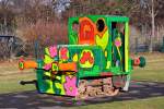 Frisch lackierte alte Industrie-/Feldbahnlok auf einem Spielplatz in Euskirchen - 05.12.2011