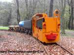 Ferienlandeisenbahn Crispendorf:  Lok EA22-01 (B360 von BBA) mit einem Gterzug im Bbf.