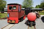 Feldbahnmuseum Oekoven (22.04.2019): Lok 13 (LKM Babelsberg 1956/249169 ex Thüringer Ziegelwerke Erfurt), dahinter Lok 29 (Gmeinder 1946/4229 ex Baufirma Friedrich Wassermann, danach Torfwerk