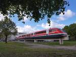 Die  Ruhestätte  des letzten Transrapid 09! Nach dem Unfall auf der Transrapid Strecke bei Lathen wurde der weitere Test und Zugverkehr eingestellt.