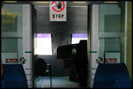 Bis hier durfte man am 11.3.2006 als ziviler Passagier gehen und einen Blick nach vorn in den Führerraum des Transrapid 08 werfen.