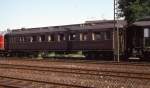 Fahrzeugausstellung am 27.6.1992 in Hersbruck links der Pegnitz:
Teakholz Wagen Nr. 1700 D damals im Besitz des Eisenbahn Kurier