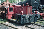 Die am 10.05.2005 im Eisenbahnmuseum Darmstadt-Kranichstein fotografierte Kleinlok der LG II 322 143 wurde 1934 von KM für die DRG gebaut und erhielt dort zunächst die Tfz.-Nr. Kö 4290. 1968 erhielt sie dann bei der DB die Nummer 321 023, bevor sie nach einem Umbau noch im gleichen Jahr in ihre endgültige Nummer 322 143 umgezeichnet wurde. 1975 wurde das Fahrzeug ausgesondert.