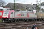 Die 185 592-3 der Crossrail zieht einen Gz whrend der Lokparade anlsslich des 175 Jahre Eisenbahn Jubilums durch Koblenz Ltzel am 03.04.2010