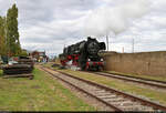 Historisches Eisenbahnwochenende Benndorf–Staßfurt    52 8177-9 (052 177-3 | 52 4996 | MBA KDL 1) wurde auf dem Staßfurter Lokschuppen-Gelände für Führerstandsmitfahrten