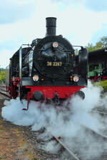 Die Dampflokomotive 38 2267 wurde 1918 in der Lokomotivfabrik Henschel in Kassel gebaut und als  2553 Erfurt  an die Königlich Preußische Eisenbahn-Verwaltung übergeben.