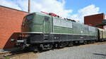 Die Elektrolokomotive 151 001-5 wurde 1972 bei Krupp gebaut und war Mitte April 2024 im Eisenbahnmuseum Bochum zu Gast.