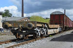 1910 wurde bei den Vereinigten Stahlwerker dieser vierachsige Sst-Tiefladewagen mit der 64 003 hergestellt. (Eisenbahnmuseum Bochum, April 2024)