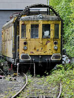 Der auch als  Tunneligel  bezeichnete Tunnelmesswagen 712 001-7 benötigt offensichtlich etwas Zuwendung. Als dieselelektrischer Triebwagen erblickte er im Jahr 1935 mit der Werknummer 127371 bei MAN in Nürnberg das Licht der Welt. 1936 übernahm die Deutsche Reichsbahn-Gesellschaft den Triebwagen als 137 158. Zum Ende des Jahres 1060 erfolgte bei der Deutschen Bundesbahn die Ausmusterung. Nach dem Umbau im Jahr 1965 wurde der Triebwagen dann bis 1993 als Tunnelmesswagen genutzt. (Eisenbahnmuseum Bochum, April 2024)