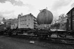 Dieser 1961 bei der SEAG gebaute Behältertragswagen (BTms 55, 23 80 411 0 017-9) war Mitte April 2024 auf dem Freigelände des Bochumer Eisenbahnmuseums abgestellt.