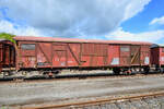 Mitte April 2024 war im Eisenbahnmuseum Bochum dieser Schwenkdachwagen der Gattung Tbekks (25 50 577 5099-6 ?) abgestellt.