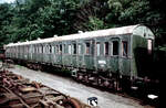 Der ehemalige Wechselstrom-Oberleitungstriebwagen ET 99 45a steht am 18.08.1984 unaufgearbeitet beim VVM in Aumühle.