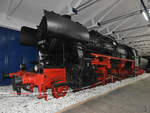 Die Dampflokomotive 52 8190-2 ist im Oldtimermuseum Prora ausgestellt.