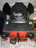 Die Dampflokomotive 23 1021 ist im Oldtimermuseum Prora ausgestellt.