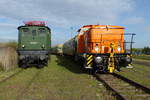 DB Museum 144 507-1 + 105 021-0 am 03.10.2019 beim Eisenbahnfest zum Ziebelmarkt im Eisenbahnmuseum Weimar.