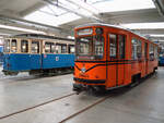 Erneut ein Besuch des Strassenbahn Museums in München am 10.11.2024, welcher sich gelohnt hat, stehen die Wagen nun irgendwie anders als beim letzten Besuch und man bekommt neue Motive gut vor die Linse. Hier mal der orangene Fahrschule Wagen, sonst immer ziemlich verschachtelt eingebaut.