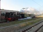 Dampflok 91 134 beim Verlassen des Gelnde des Eisenbahn und Technik Museum Schwerin fr eine Sonderfahrt nach Parchim am 22.10.2011 . 