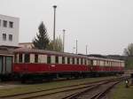 Der ehemalige Rbd Präsidententriebwagen VT137 099 mit dem Beiwagen VB 147 052,beheimatete gewesen zuletzt im Bw Stralsund,ließ sich am 03.Oktober 2014,im Schweriner Eisenbahnmuseum