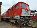 Die Diesellokomotive 232 903-5 war Ende September 2020 im sächsischen Eisenbahnmuseum Chemnitz-Hilbersdorf auf Hilfsdrehgestellen zu sehen.