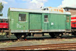 Blick auf einen Güterzuggepäckwagen der Gattung  Pwgs  (DR 40 50 940 0255-8) des Sächsischen Eisenbahnmuseum Chemnitz-Hilbersdorf (SEM) e.V., der anlässlich des 28. Heizhausfests im SEM steht.
[25.8.2019 | 15:45 Uhr]