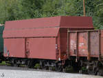 Dieser offene Sattelzugwagen 47-63-61 der DR war Ende September 2020 auf dem Gelände des sächsischen Eisenbahnmuseums Chemnitz-Hilbersdorf abgestellt.