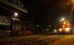 Am 21.08.2010 fand traditionell zum Auftakt des Chemnitzer Heizhausfest im Schsischen Eisenbahnmuseum eine Nacht-Fotoveranstaltung statt. 52 1360-8 steht unter dem Hochbunker neben 130 002-9.