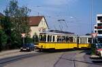 Ein Straßenbahnsonderzug (TW 851 und BW 1390) erreicht soeben die lange Gerlinger Schleife, welche zunächst bis zur Gerlinger Feuerwache führte.