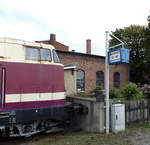 Der Zugzielanzeiger am Bahnsteig in Staßfurt-Leopoldshall (TBw), am 28.09.2019 beim Herbstfest fotografiert.