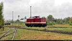 202 364-6 (112 364-5 | DR V 100.1) hat beim Herbstlokfest nun die Aufgabe, die vier Wagen der soeben eingetroffenen Frührunde der Rundfahrten vom Museumsbahnsteig Staßfurt-Leopoldshall in