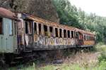 Die beiden beim Brand am 05.07.2009 zerstrten Wagen des Eisenbahnmuseum Schwarzenberg. In den Wagen war gro nichts, was von allein brennen konnte, der Verein geht von Branstifftung aus. Die Wagen waren in einen allgemein schlechten Zustand und dienten als Arbeitsvorat fr den VSE. Jetzt sind sie unwiederbringlich verloren. (12.07.09)